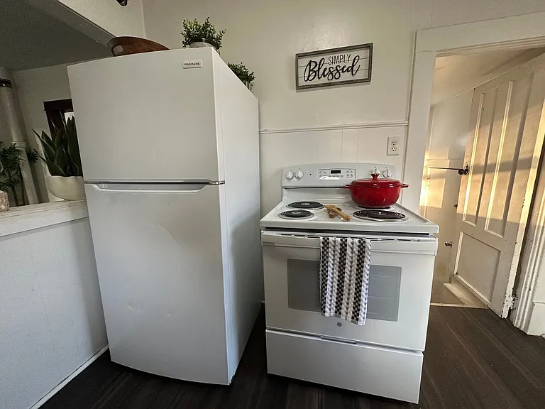 1027 Lincoln St — Photo 4