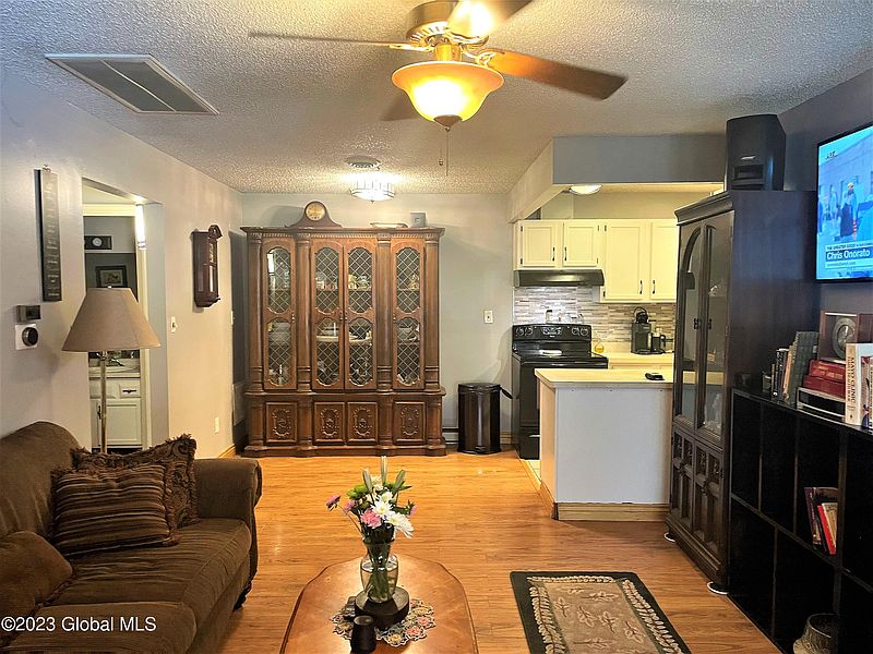 2nd image of 2 Brookview Lane