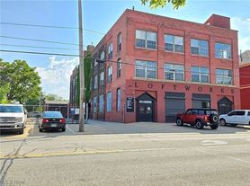 1667 E 40th St, Cleveland, OH