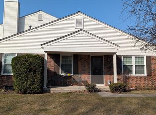 15824 Charleston Dr, Clinton Township, MI 48038