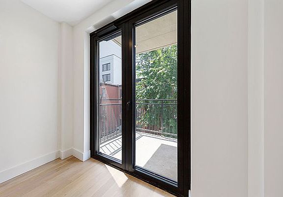 5th image of 250 Gold St #324