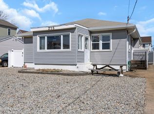 216 8th Ave, Seaside Heights, NJ 08751