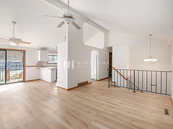 4th image of 15201 Green Ave