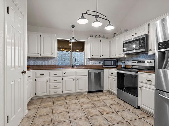 3rd image of 2723 Canyon Oaks Ct