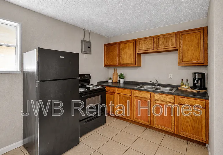 1943 Hardee St #2 — Photo 3