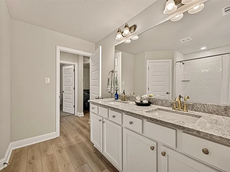2605 Golden Palms Ln — Photo 10