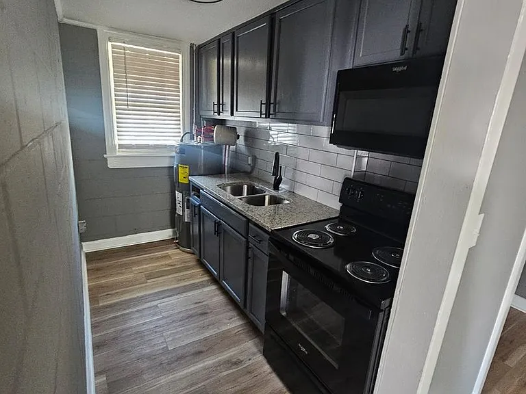 719 Black Creek Rd SE — Photo 3