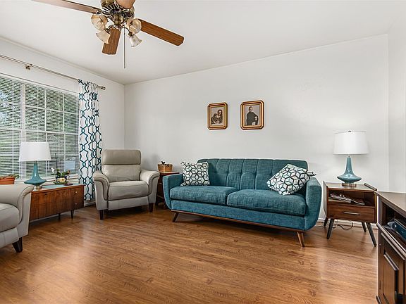 4th image of 2102 River Village Dr