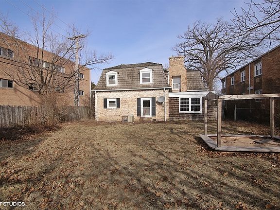 2nd image of 444 Elm Pl