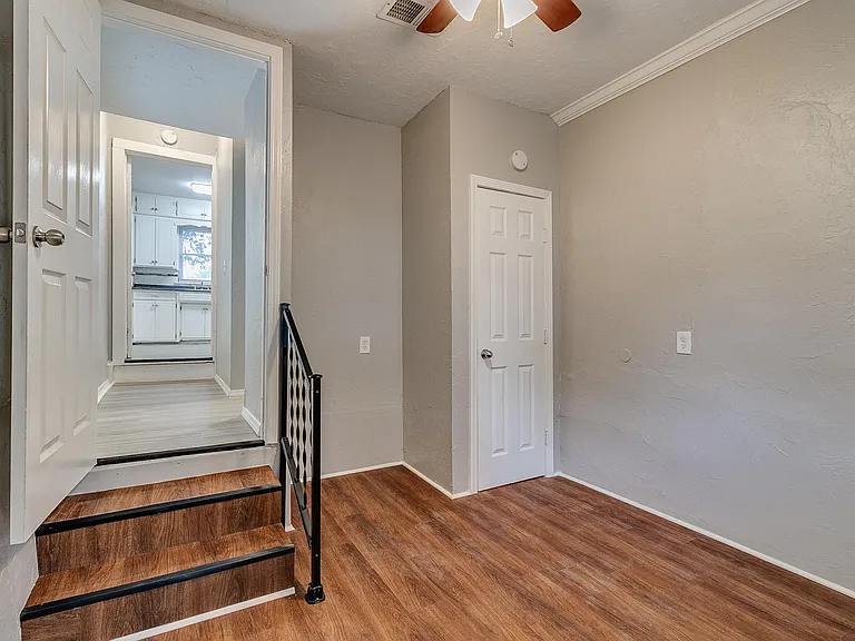 213 W Jacobs Dr — Photo 9