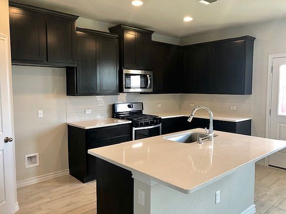 2nd image of 15809 Crissom Ln