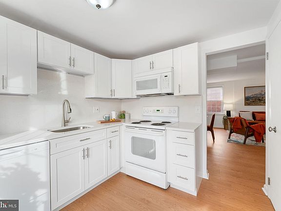 4th image of 3901 6th St N APT C