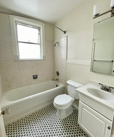 2145 Larkin St #2 — Photo 10