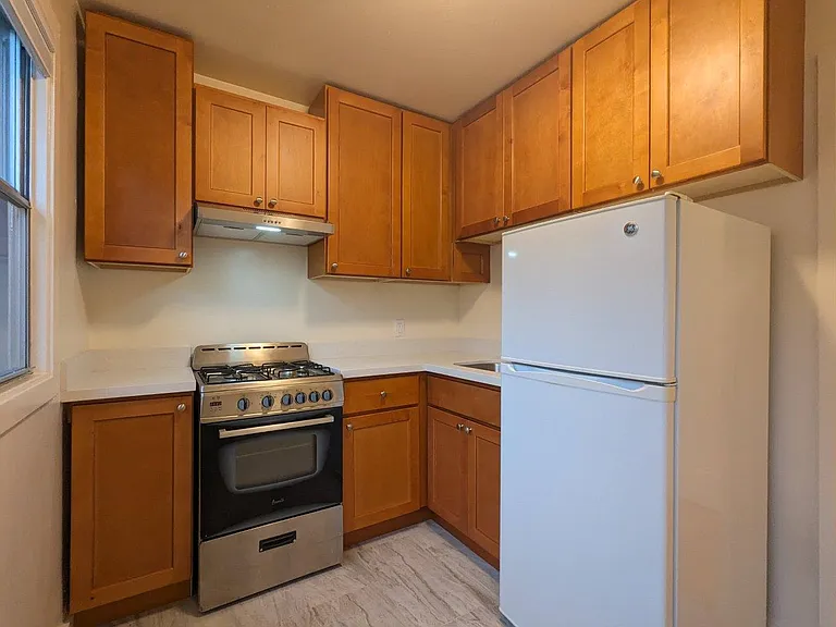 2038-2042 Hearst Avenue — Photo 13