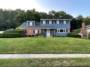 84 Lauren Ave, Dix Hills, NY 11746
