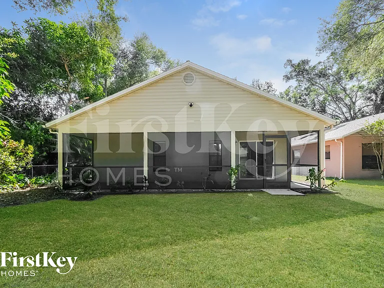906 Hart St — Photo 14