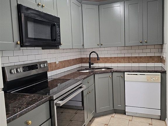 4th image of 757 Pleasant St #757