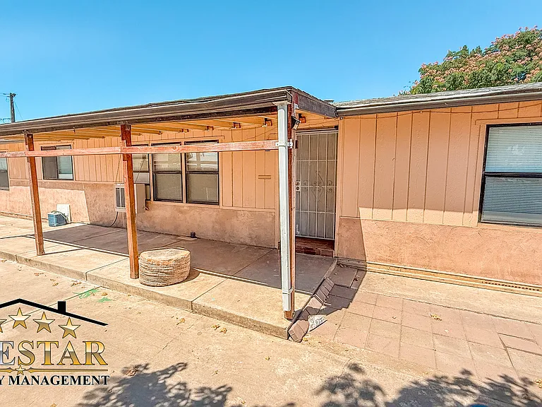 223 McCord Ave — Photo 2