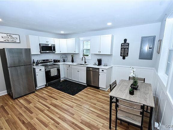4th image of 105 S Jones St