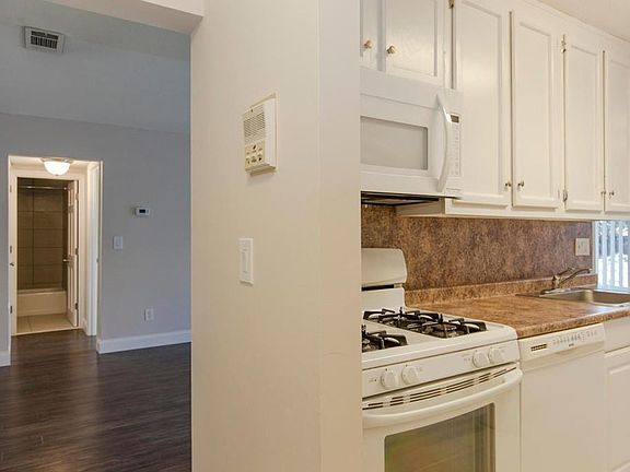 5th image of 50 Shrewsbury Green Dr Unit B