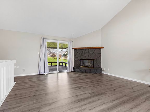 4th image of 4207 Applewood Ln