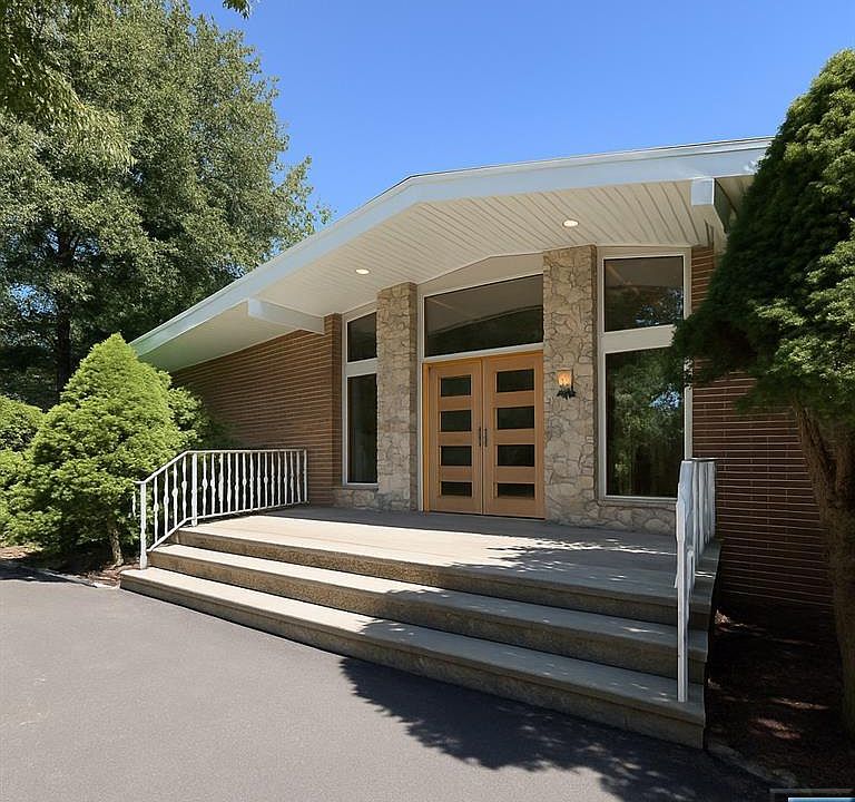 1st image of 46 Overlook Rd