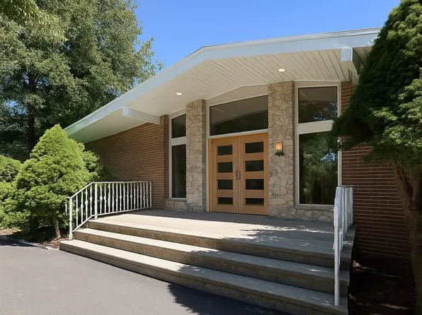 46 Overlook Rd, Alpine, NJ 07620