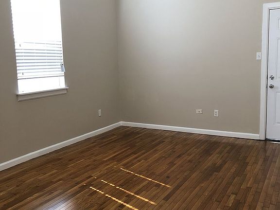 2nd image of 2836 Palmyra St