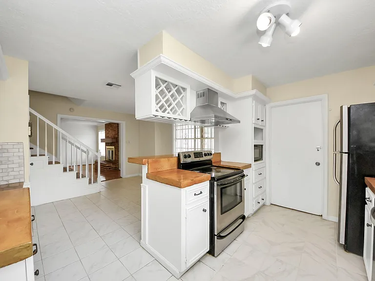 11411 Briar Forest Dr — Photo 21