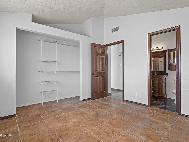 6713 Heartstone Ct — Photo 11