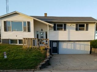 1324 Sunset Dr, Hampton, IA 50441