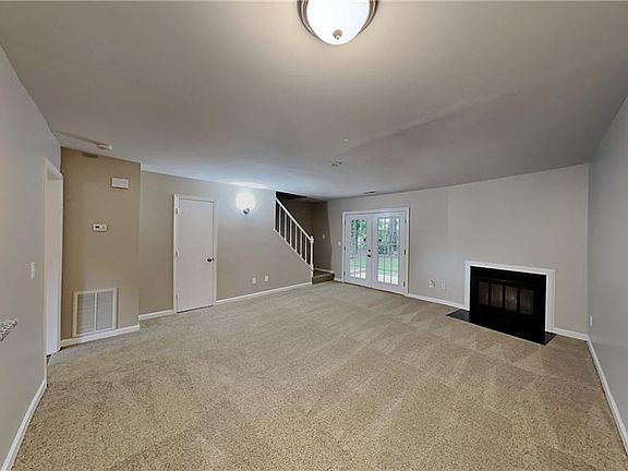 4th image of 323 E Montcastle Dr Unit D