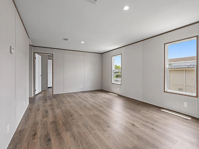 7480 SE Eagle Ave — Photo 16