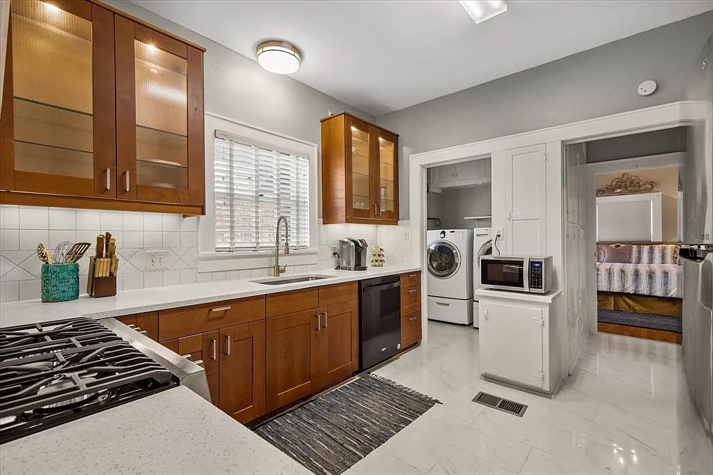 5 bed, 2984 sqft, $7,400 — Photo 3