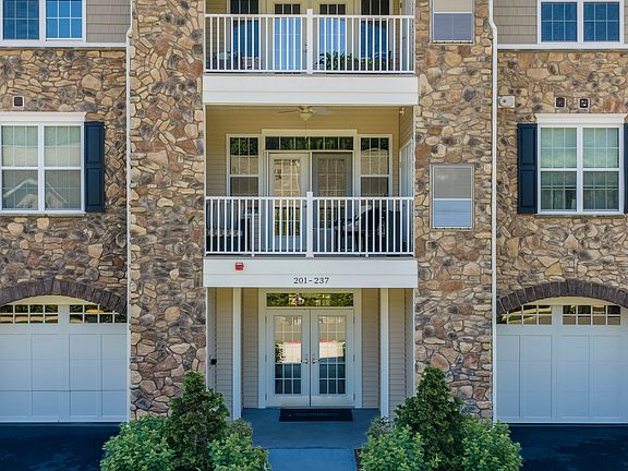 5th image of 232 Brookside Court #232
