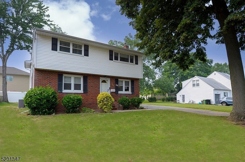 715 Evans St, Paramus, NJ 07652 Zillow