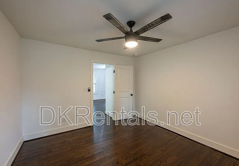 737 Helen St NW — Photo 24