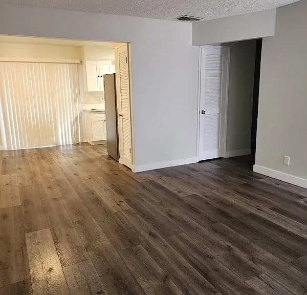 Casa Blanca Apartments — Photo 9