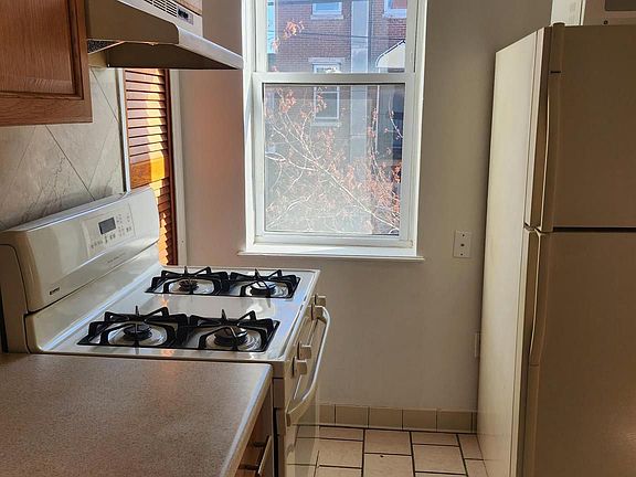3rd image of 1537 S 10th St Unit 1