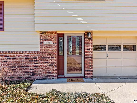 3rd image of 302 Kings Dr