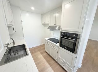 5035 Coldwater Canyon Garden, Sherman Oaks, CA 91423