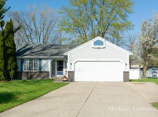 725 Brittany Ct SE, Kentwood, MI 49548