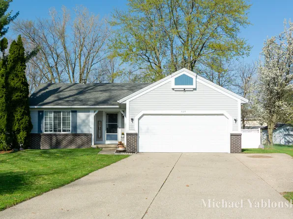 725 Brittany Ct SE, Kentwood, MI 49548