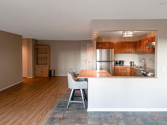 3rd image of 801 S Plymouth Ct APT 318