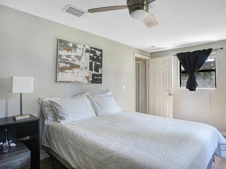 1010 W Grace St — Photo 16