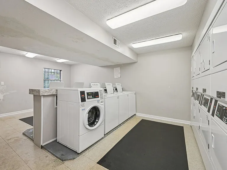 Park Place Apartments — Photo 43