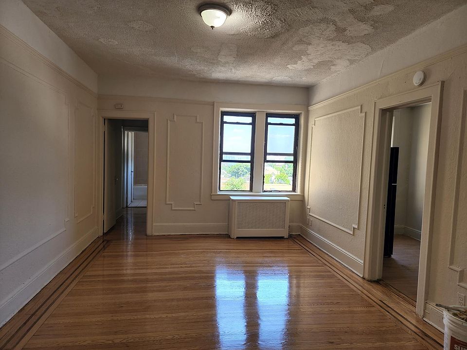 1st image of 407 Woodstock Ave #3B