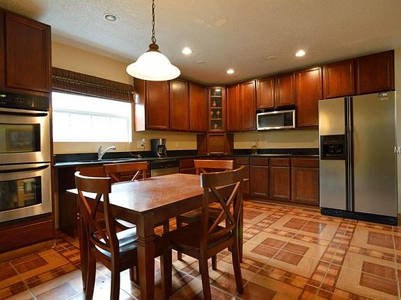 5th image of 7818 Killian Dr