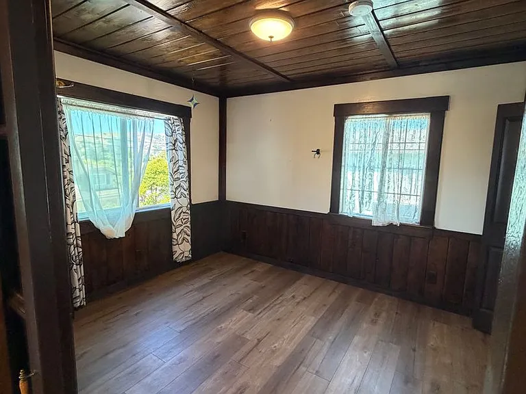 2329 Scenic Ave — Photo 11