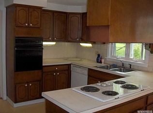 15 Scarbora Dr, Buffalo, NY 14221